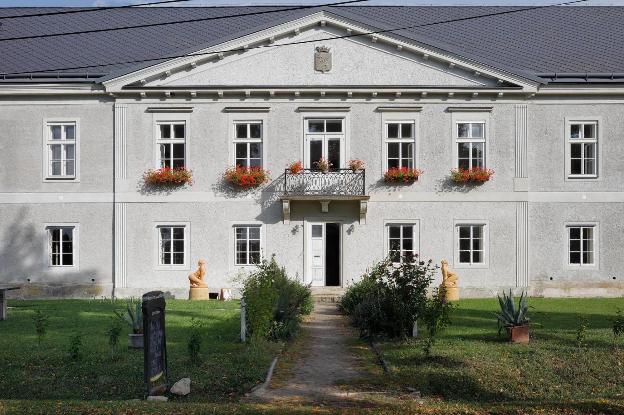 Zamek Dobrohor Aparthotel Luaran gambar